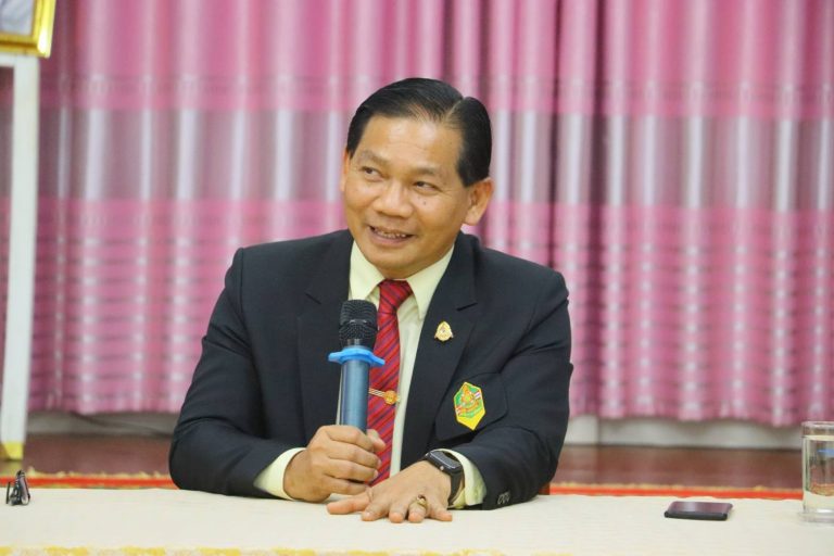 การนิเทศ ติดตามการประเมินกิจกรรม “Let’s speak English out”