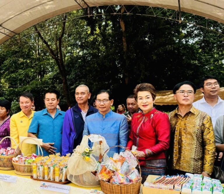 งานประเพณีตักบาตรเทโวโรหณะ นมัสการพระพุทธอุตตรมหามงคลอุบลรัตน์