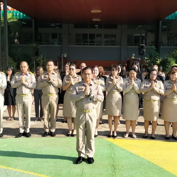 กิจกรรมเข้าแถวเคารพธงชาติ แสดงความจงรักภักดีต่อสถาบันชาติ ศาสนา พระมหากษัตริย์