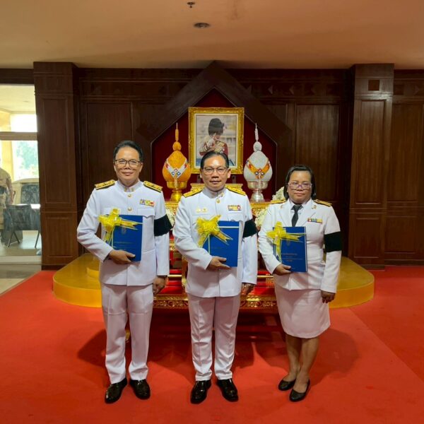 เข้าร่วมพิธีมอบหนังสือสารานุกรมไทย สำหรับเยาวชนฯ เล่มที่ 45 ฉบับพระราชทาน