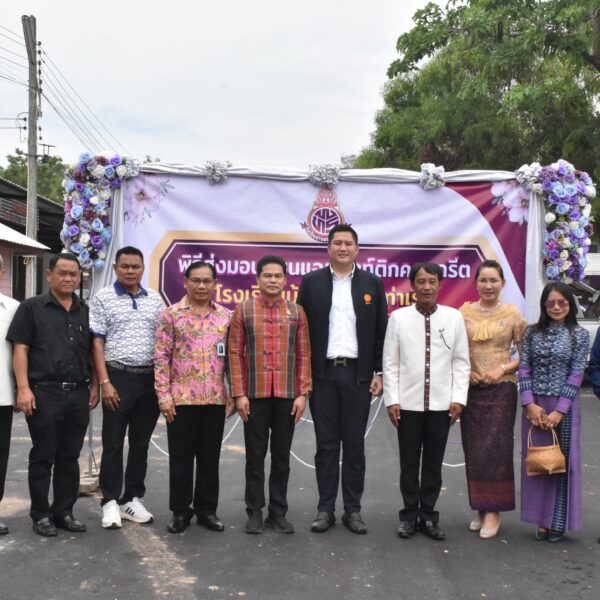 ร่วมพิธีบำเพ็ญบุญอุทิศถวายรำลึกวันอุปสมบท “หลวงปู่พรหม” พร้อมส่งมอบถนนแอสฟัลท์ติกคอนกรีต…
