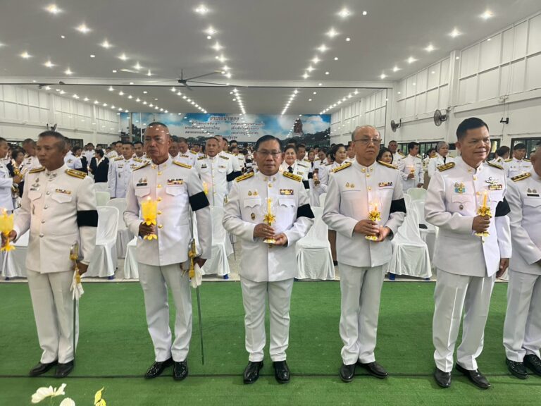 ร่วมพิธีถวายเครื่องราชสักการะและจุดเทียนชัยถวายพระพรชัยมงคล