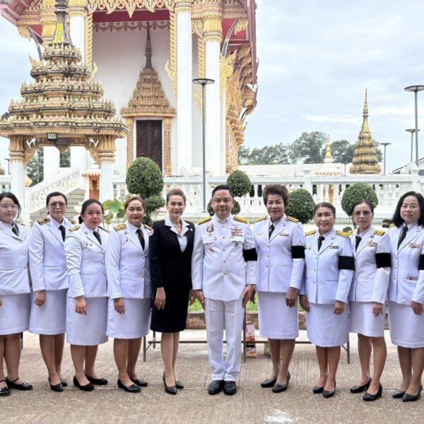 ร่วมพิธีทำบุญตักบาตรถวายพระราชกุศล เนื่องในวันแม่แห่งชาติ